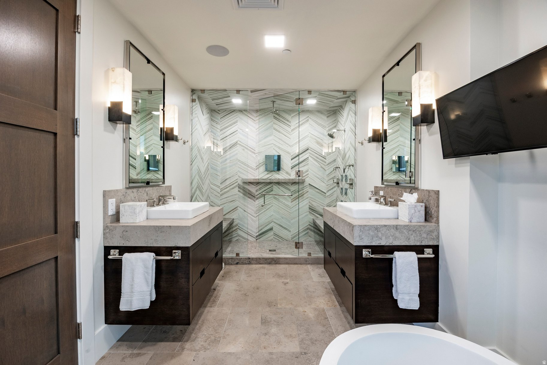 EMPIRE RESIDENCES - Residential