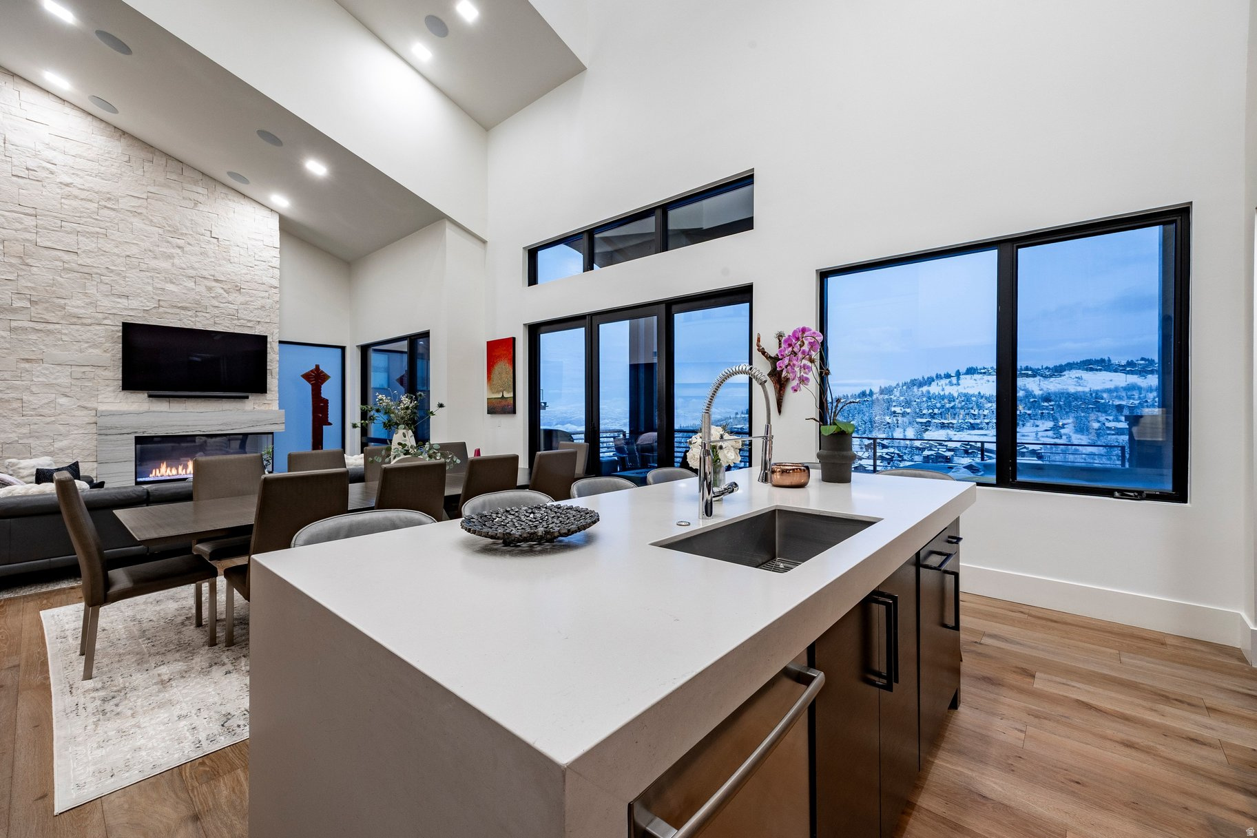 EMPIRE RESIDENCES - Residential