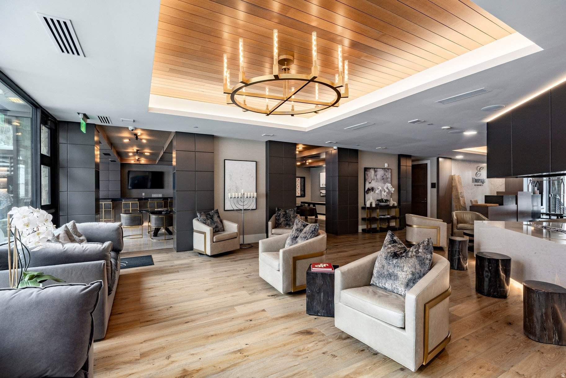 EMPIRE RESIDENCES - Residential