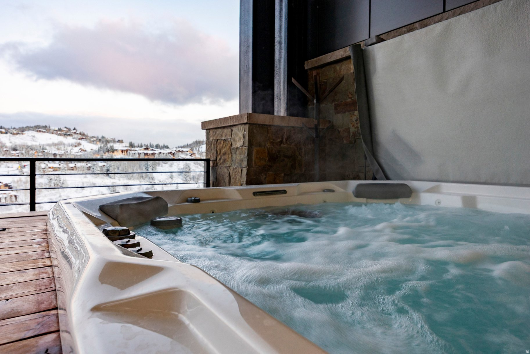 EMPIRE RESIDENCES - Residential