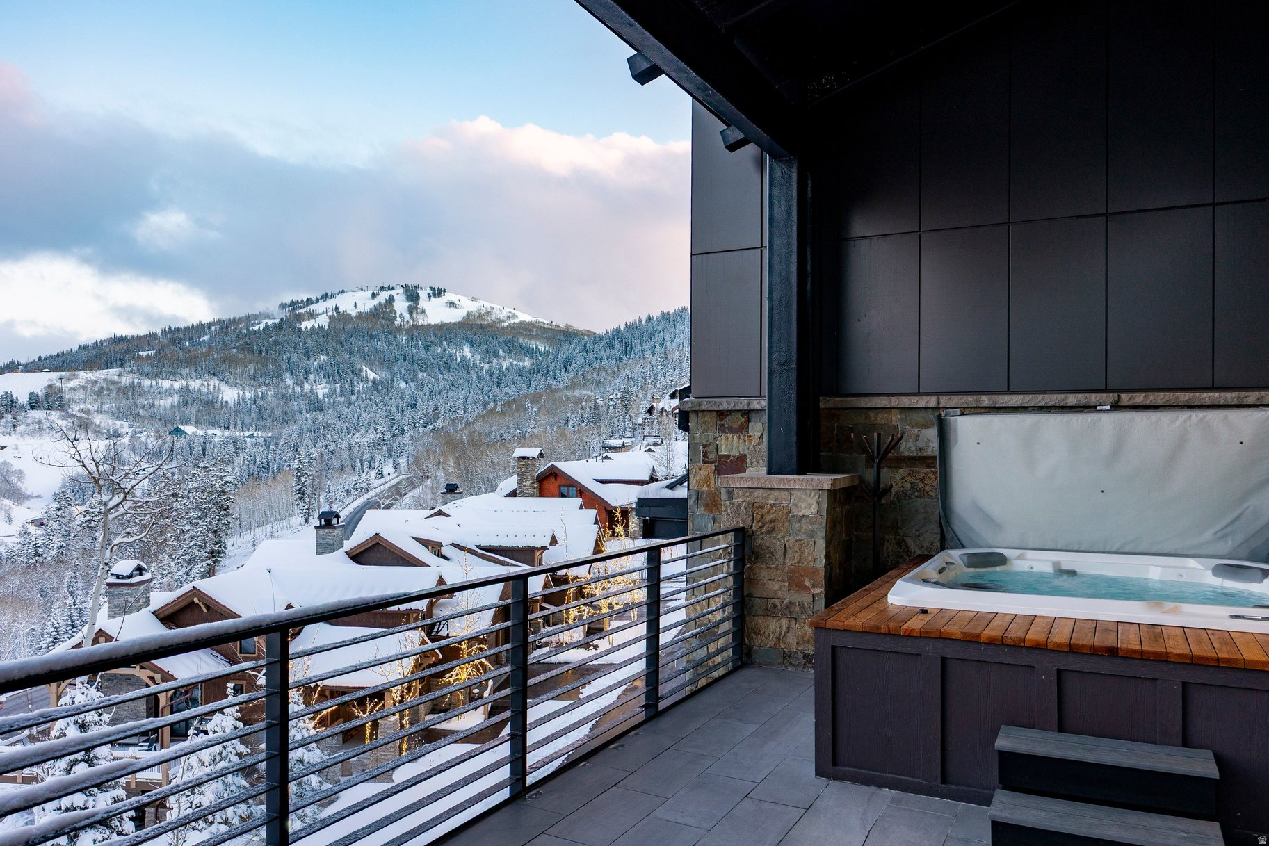 EMPIRE RESIDENCES - Residential