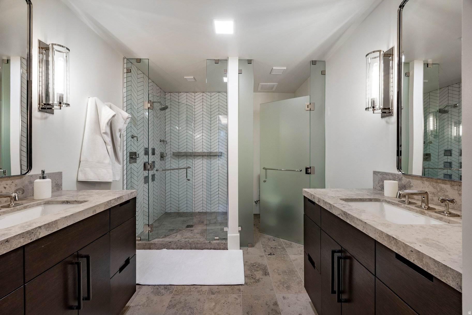 EMPIRE RESIDENCES - Residential