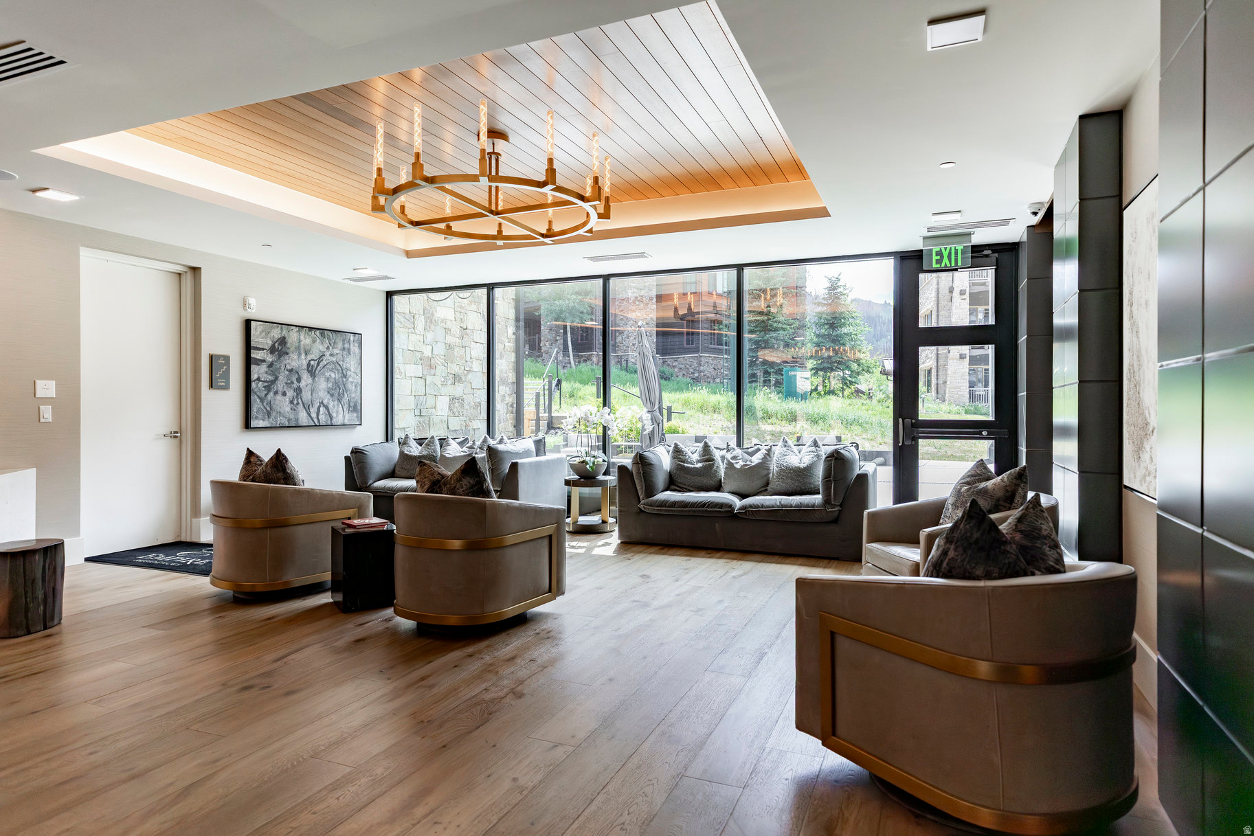 EMPIRE RESIDENCES - Residential