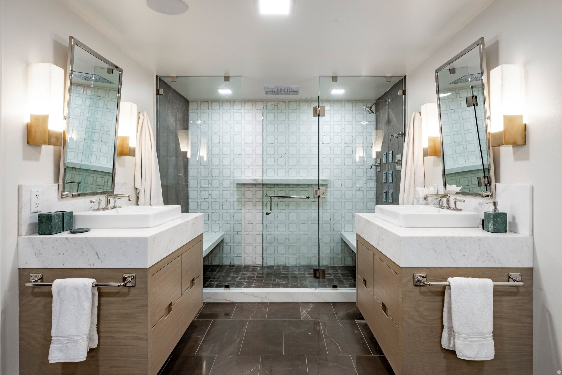 EMPIRE RESIDENCES - Residential