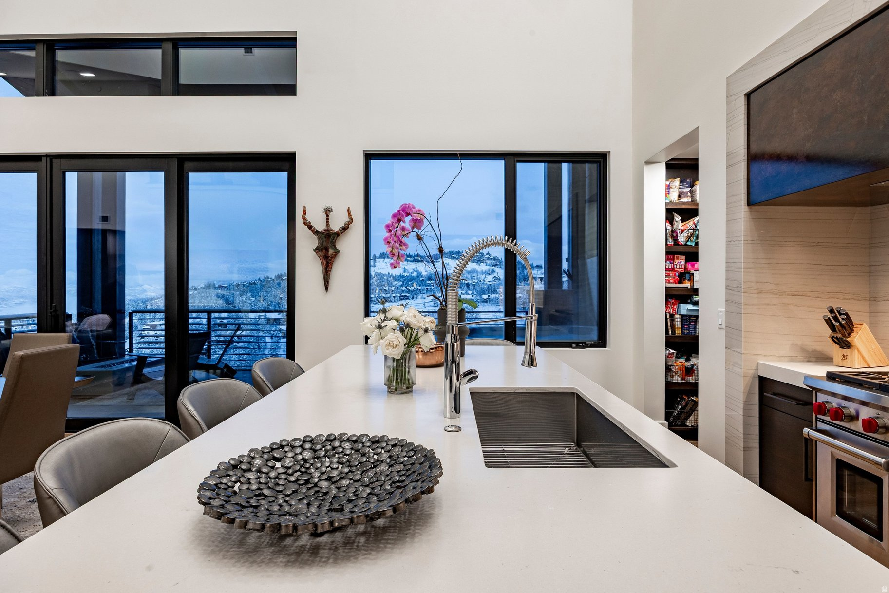 EMPIRE RESIDENCES - Residential