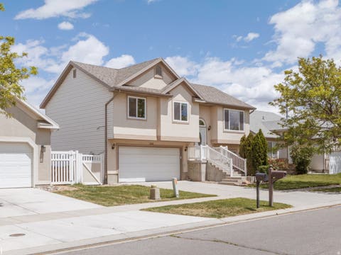 Homes For Sale - 266 W Beverlee Ann Dr<br/> Draper, UT 84020
