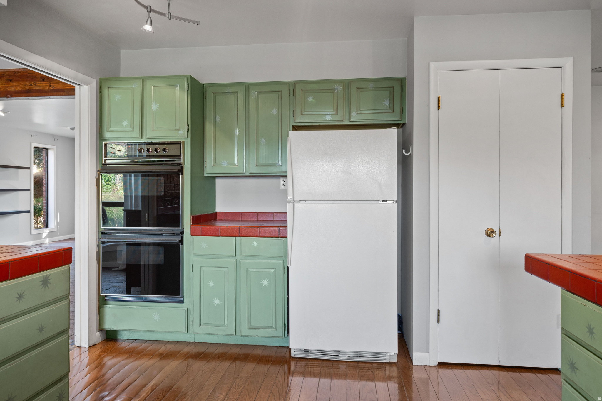 SUNSET LANE - Residential