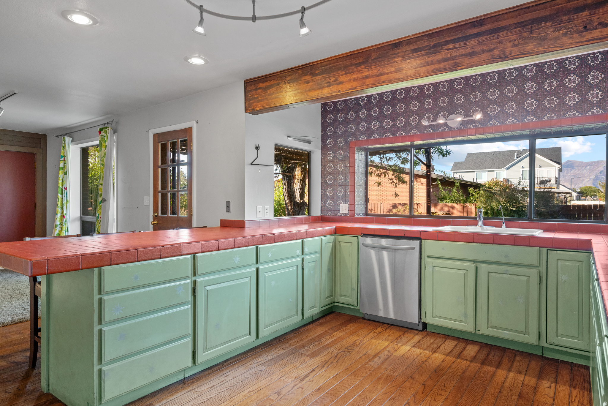 SUNSET LANE - Residential