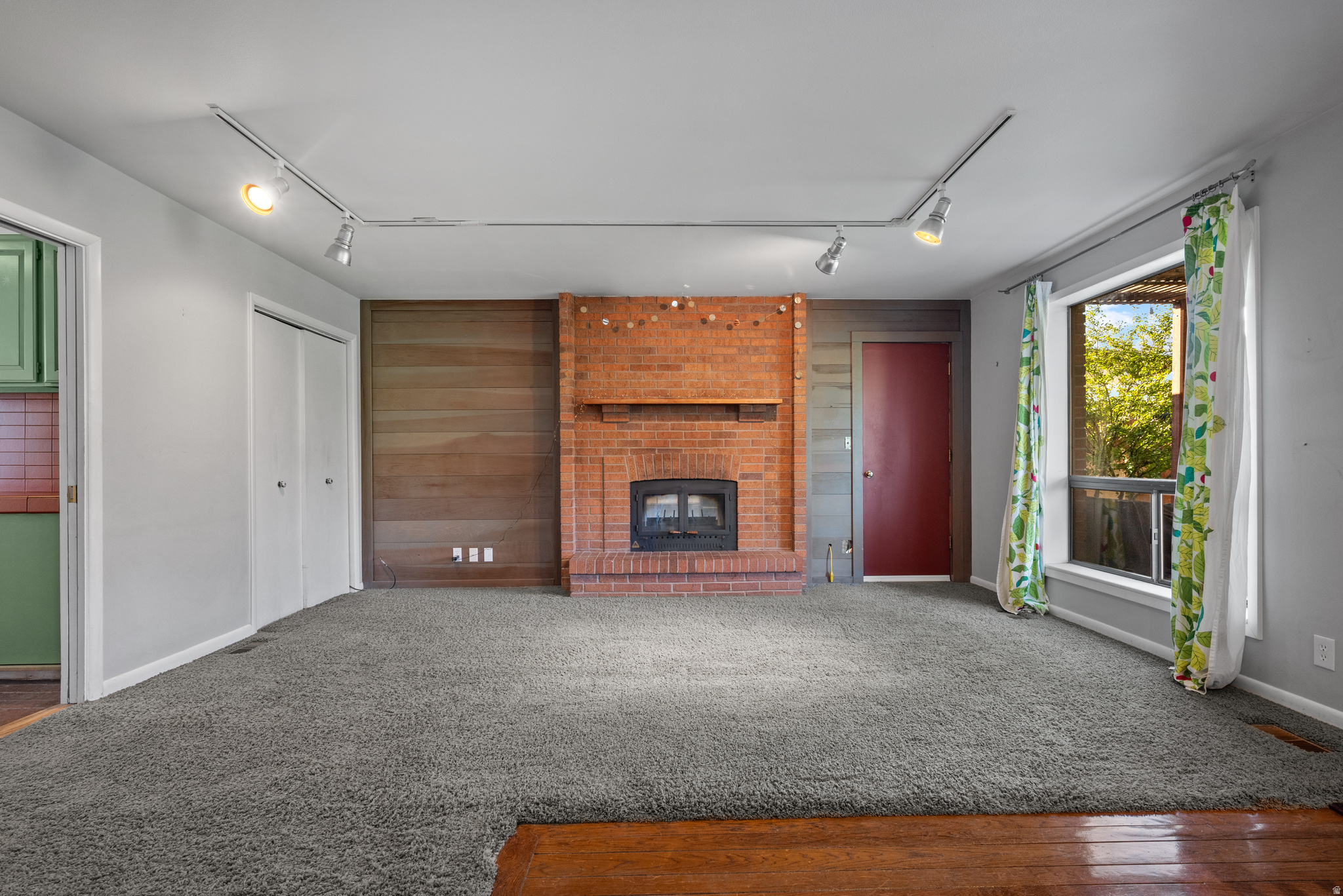 SUNSET LANE - Residential