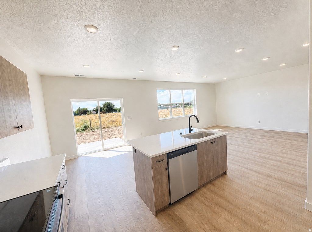 Photo of 1063 N SUMMIT VIEW DR, Harrisville, UT 84404 (MLS # 2186684)