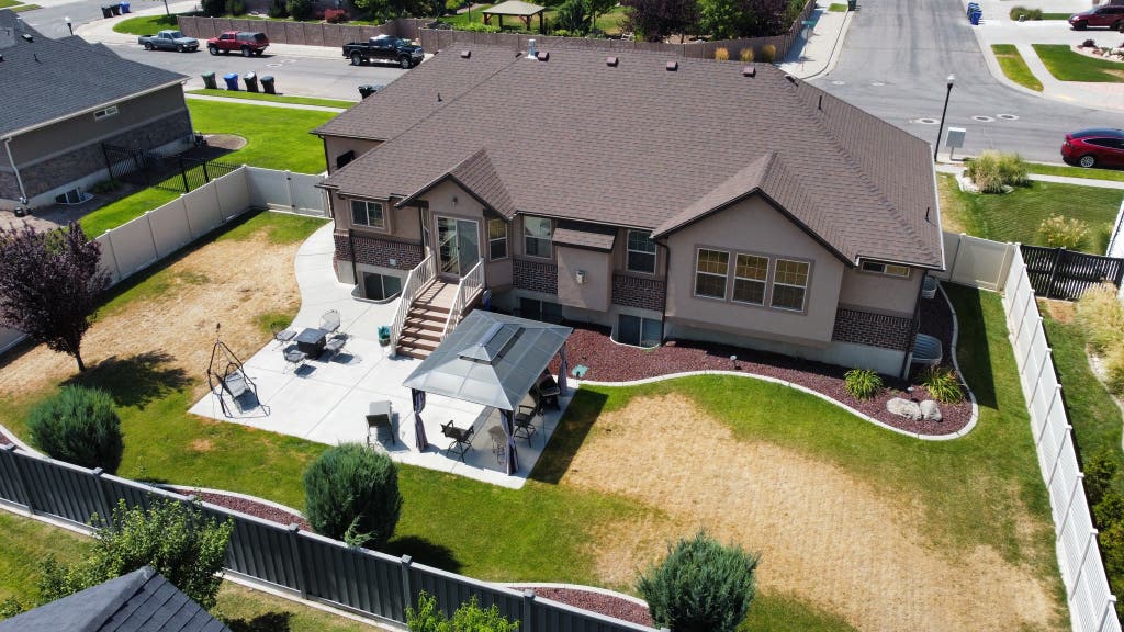 Photo of 1201 S SHOTLEY BRIDGE DR, Syracuse, UT 84075 (MLS # 2174826)