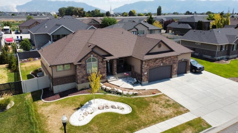 Photo of 1201 S SHOTLEY BRIDGE DR, Syracuse, UT 84075 (MLS # 2174826)