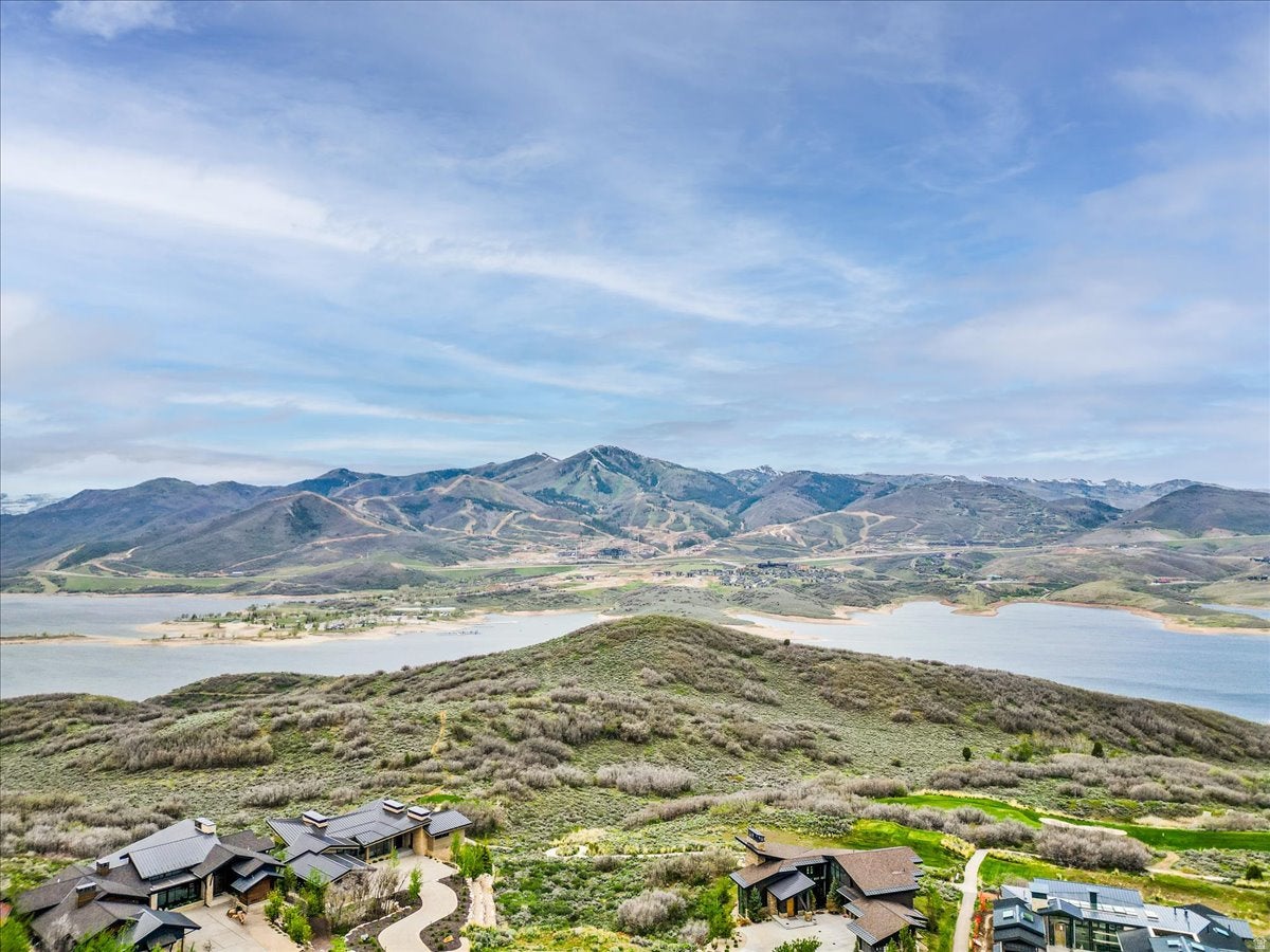 Photo 1 of 22 — 1155 E LASSO TRL 32, Hideout, UT 84036