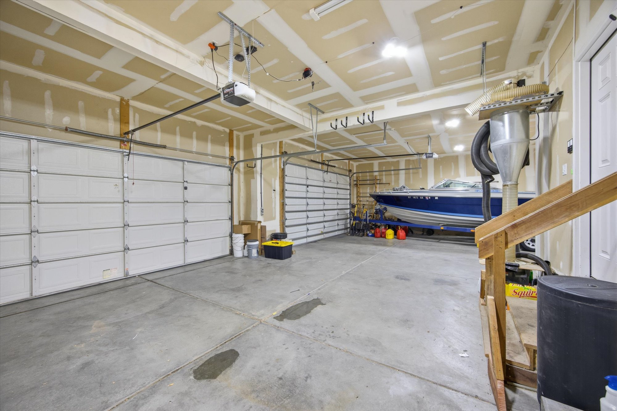 THE BENCHES - Residential