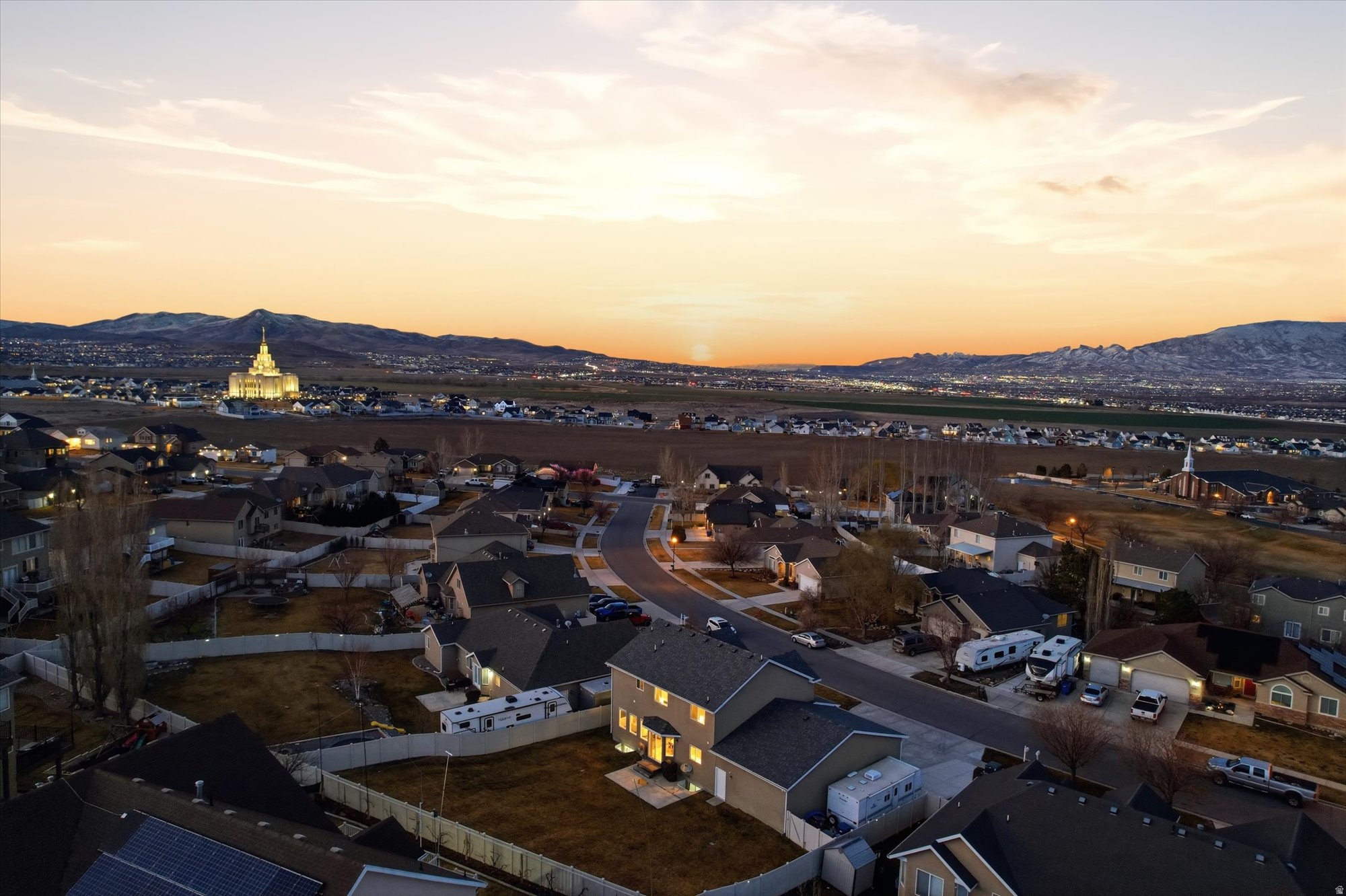 THE BENCHES - Residential