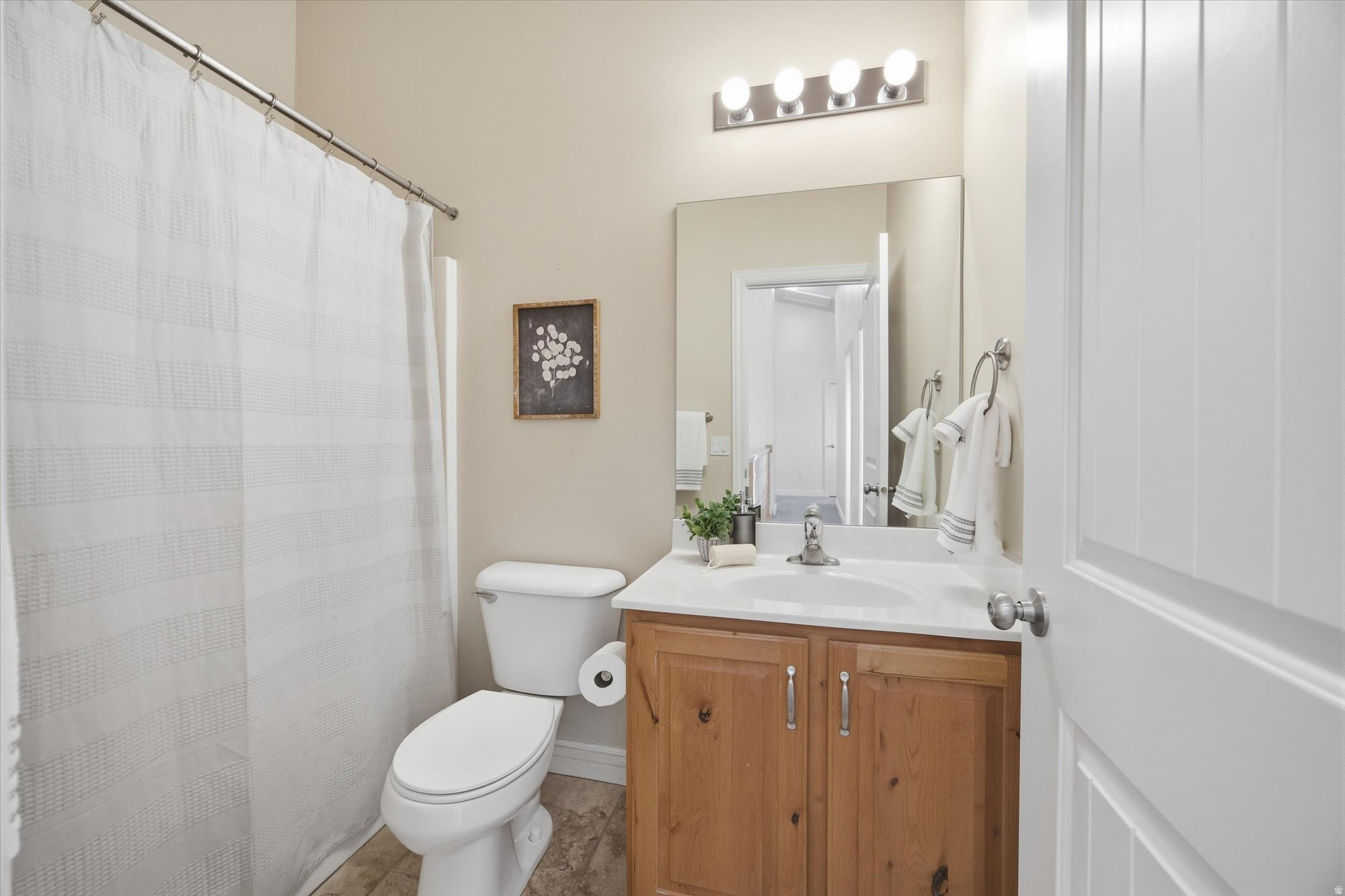 THE BENCHES - Residential