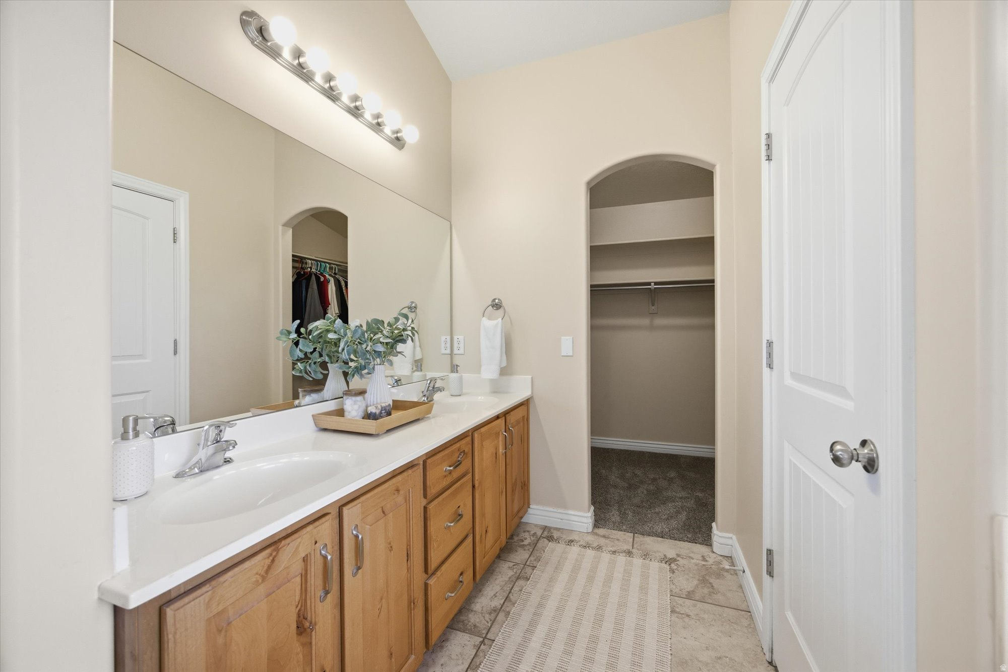 THE BENCHES - Residential