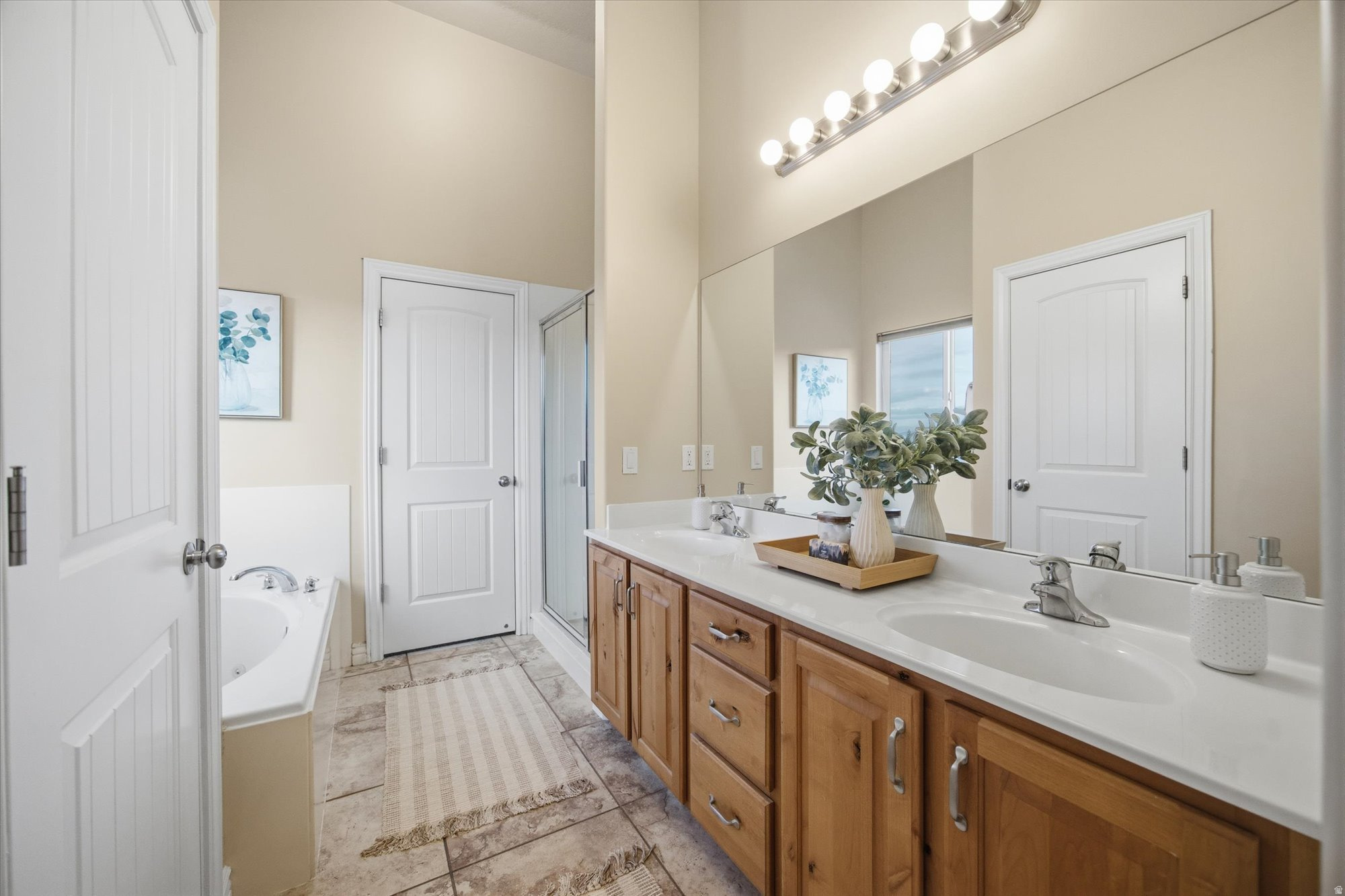 THE BENCHES - Residential