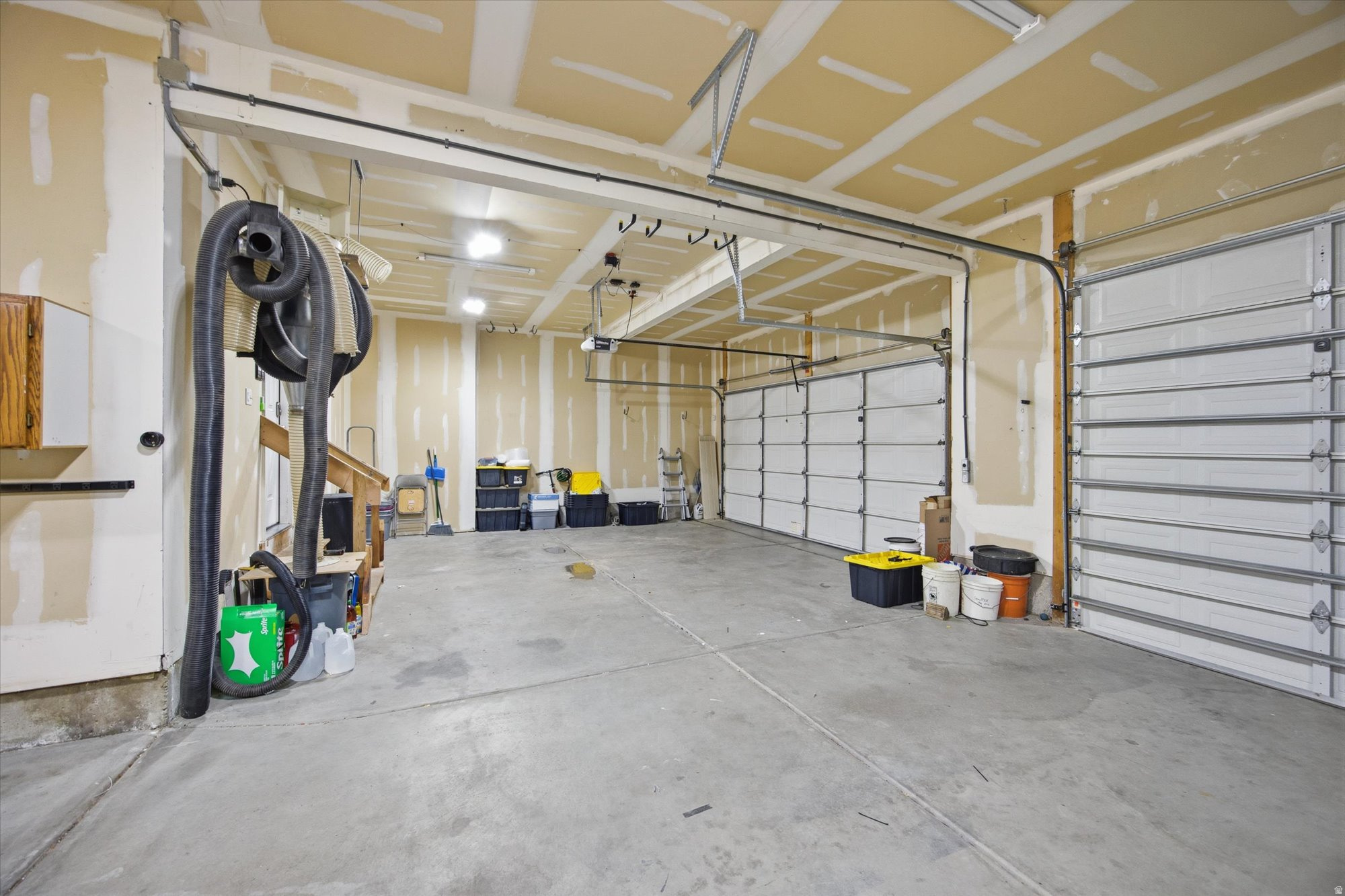 THE BENCHES - Residential