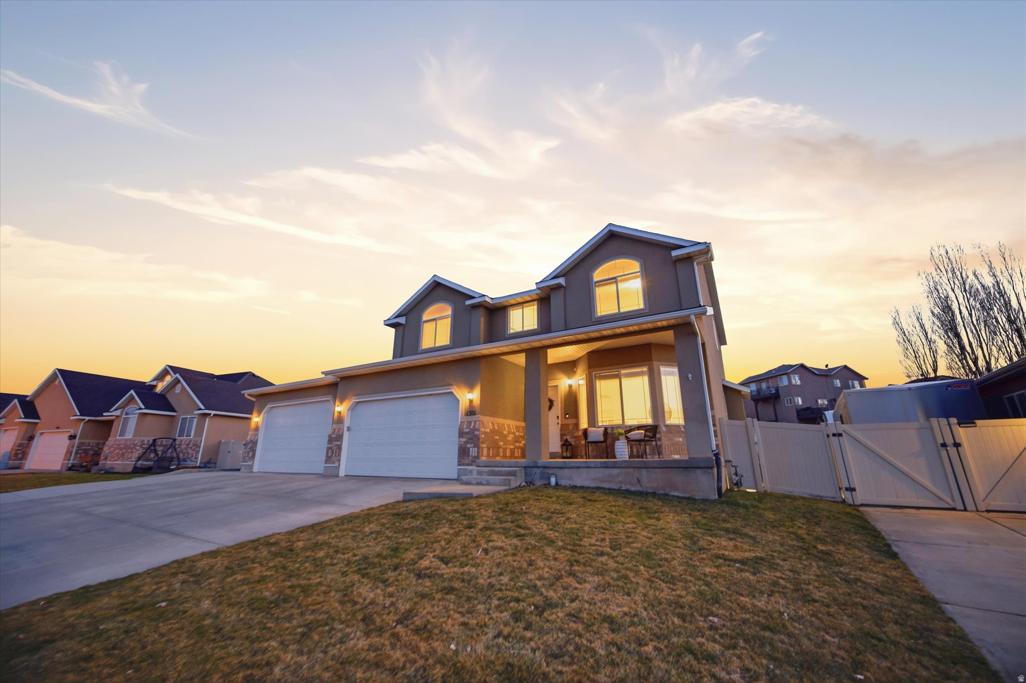 THE BENCHES - Residential