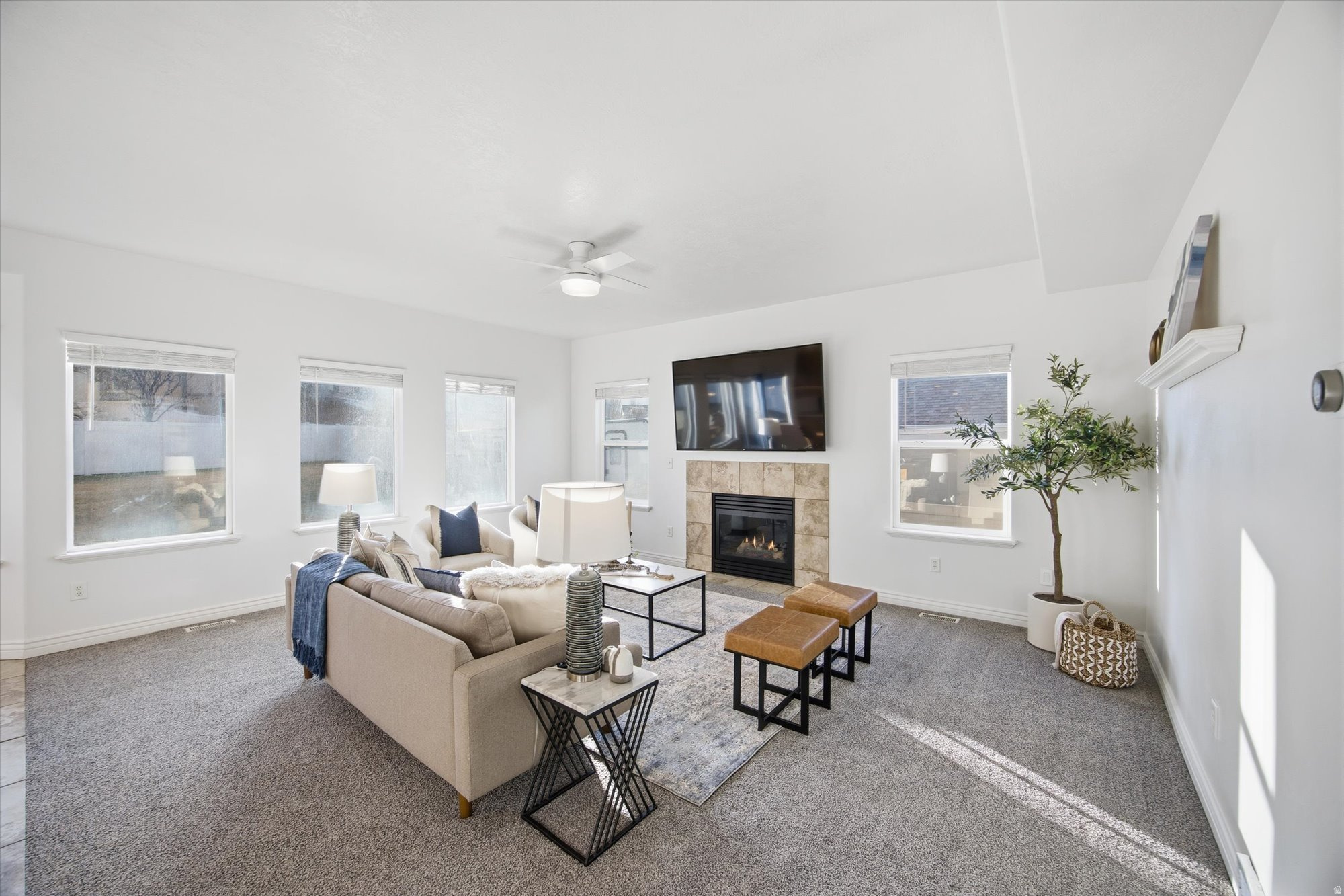 THE BENCHES - Residential