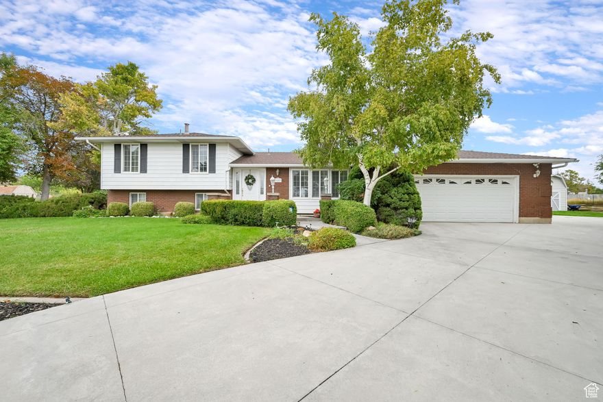 THIS IS THE ONE!!!   This incredible home has had one owner and been meticulously cared for throughout the years.  Perfect location at the top of a cul-de-sac and no backyard neighbors.  Private yard that is bigger than most with over 1/3  acre.  3 bedrooms and 3 bathrooms.  MASTER BATHROOM!!!  Have a 4th bedroom downstairs or make a home office.  Spacious kitchen with tons of cabinets and granite countertops.  Nice deck off the kitchen that is great for entertaining family and friends.  Tons of storage space.  RV Parking.  Big garage.  Potting shed with electricity.  Storage shed.  This home has it all and is move-in ready.  Call me today for a showing.