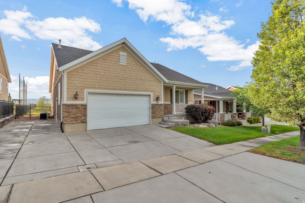 Photo of 122 E COTTAGE CV, Saratoga Springs, UT 84045 (MLS # 2174065)