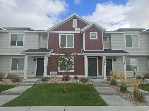 Photo of 1186 E DOGWATCH DR, Saratoga Springs, UT 84045 (MLS # 2121485)