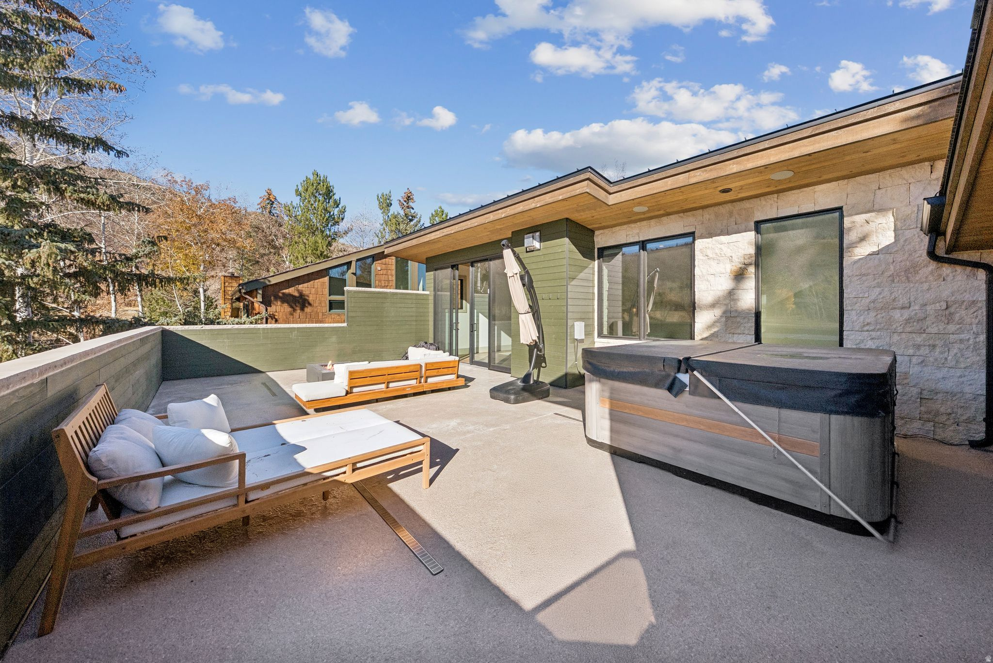 THAYNES CANYON - Residential