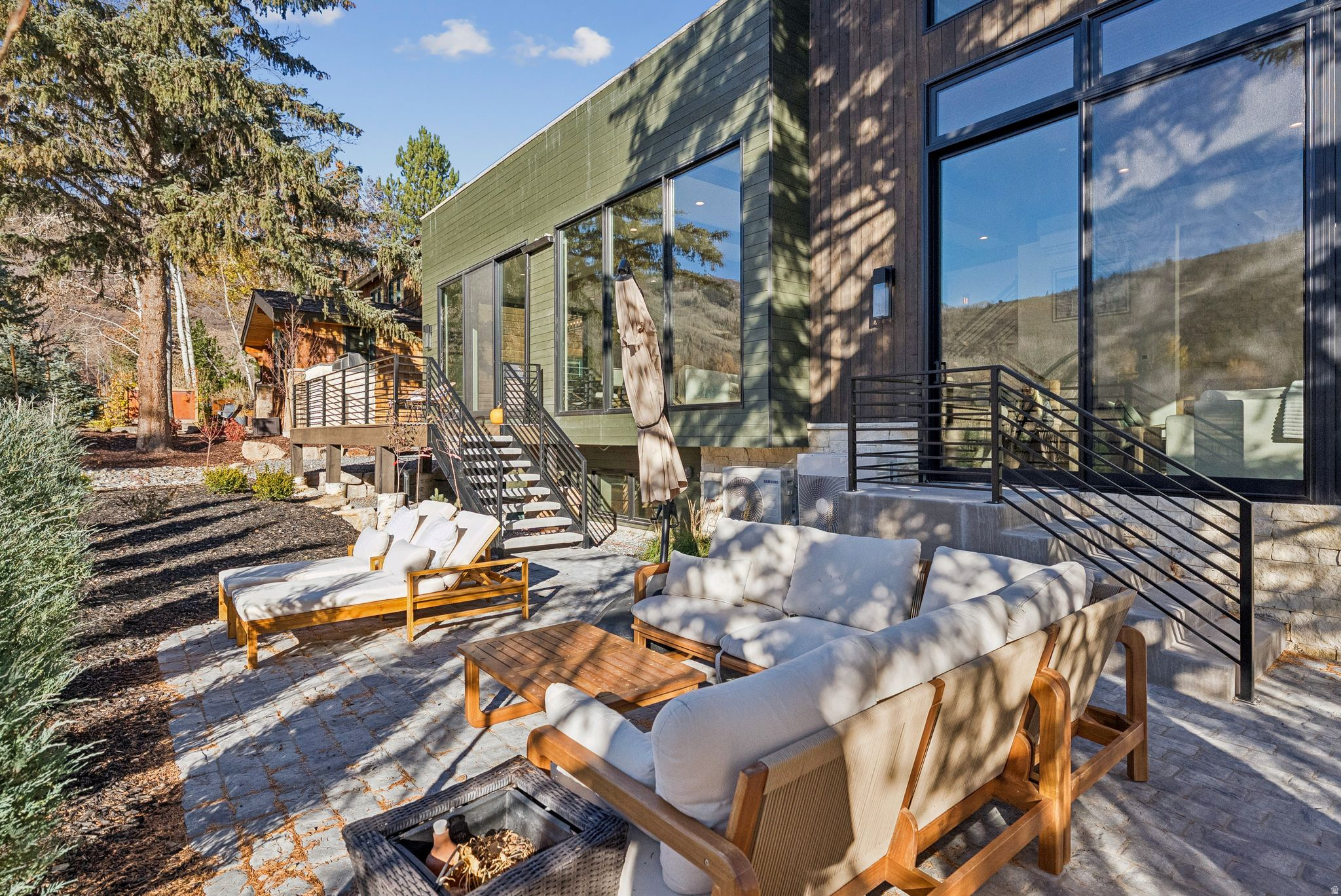 THAYNES CANYON - Residential