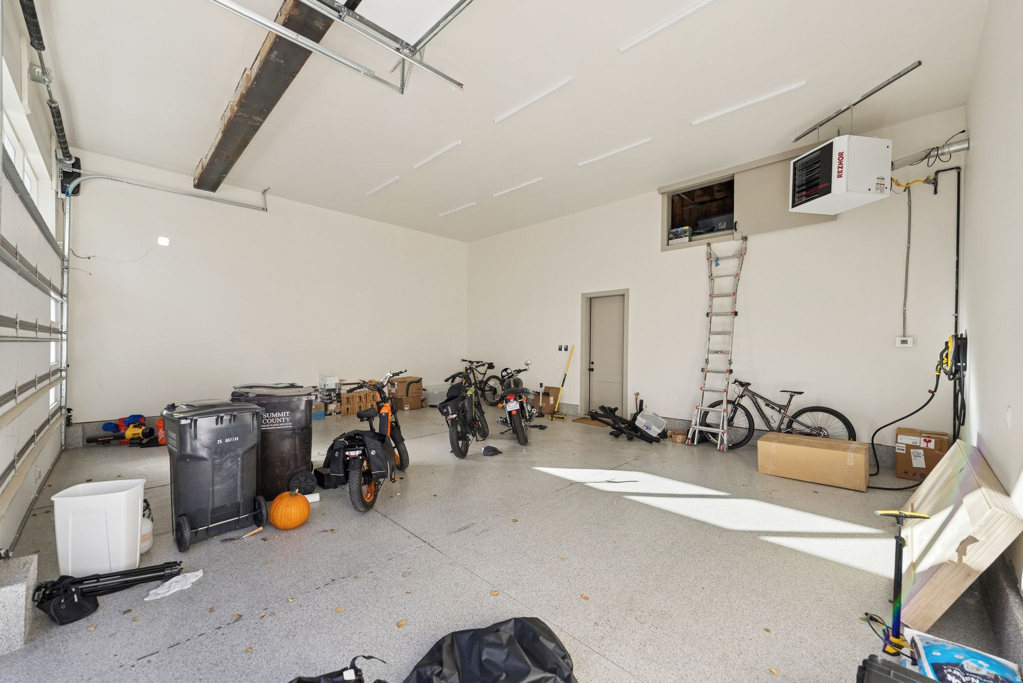 THAYNES CANYON - Residential