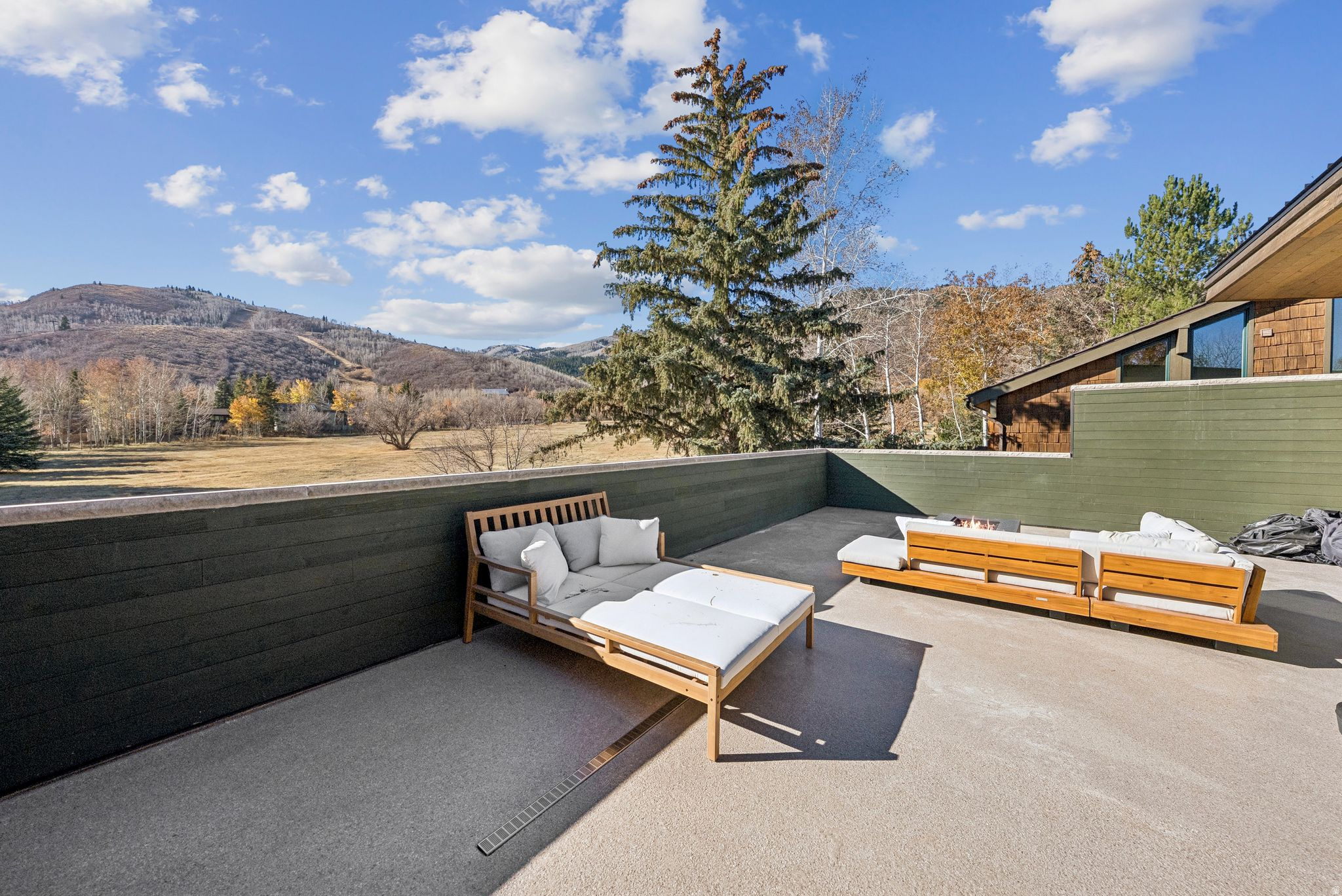 THAYNES CANYON - Residential