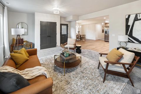 Tiny photo for 422 S 150 E, Mapleton, UT 84664 (MLS # 2116871)
