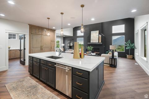 Tiny photo for 422 S 150 E, Mapleton, UT 84664 (MLS # 2116871)