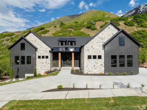 Photo of 422 S 150 E, Mapleton, UT 84664 (MLS # 2116871)