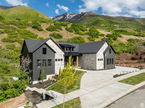 Tiny photo for 422 S 150 E, Mapleton, UT 84664 (MLS # 2116871)