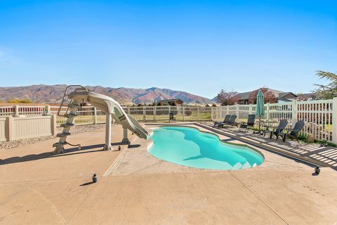 Tiny photo for 1168 HANLINE CIR, Kaysville, UT 84037 (MLS # 2165172)