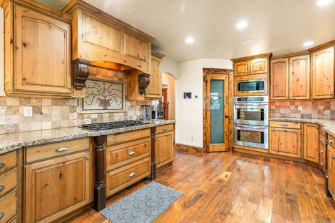 Tiny photo for 1168 HANLINE CIR, Kaysville, UT 84037 (MLS # 2165172)