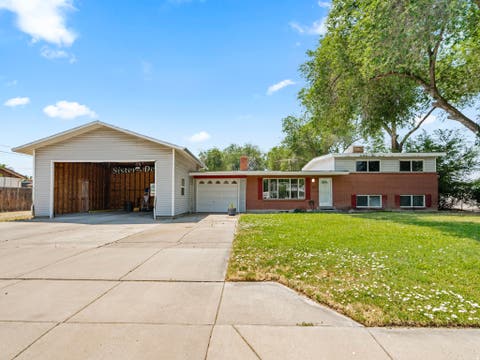 Homes For Sale - 120 E Cox Lane Ln<br/> Midvale, UT 84047
