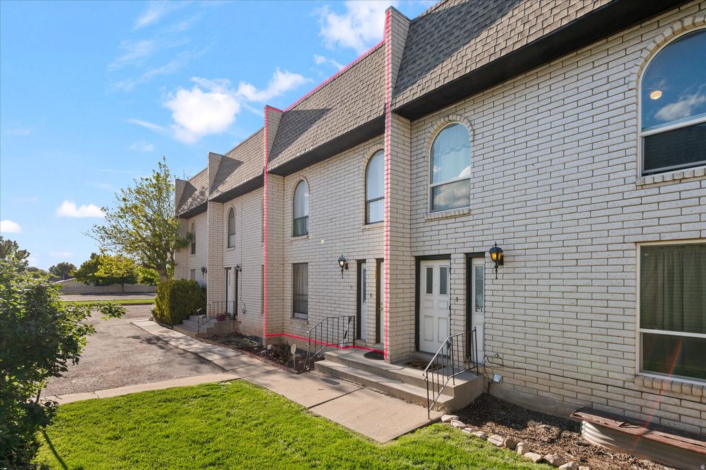 Photo of 1554 S MONROE Blvd E #E2, Ogden, UT 84404 (MLS # 2150899)