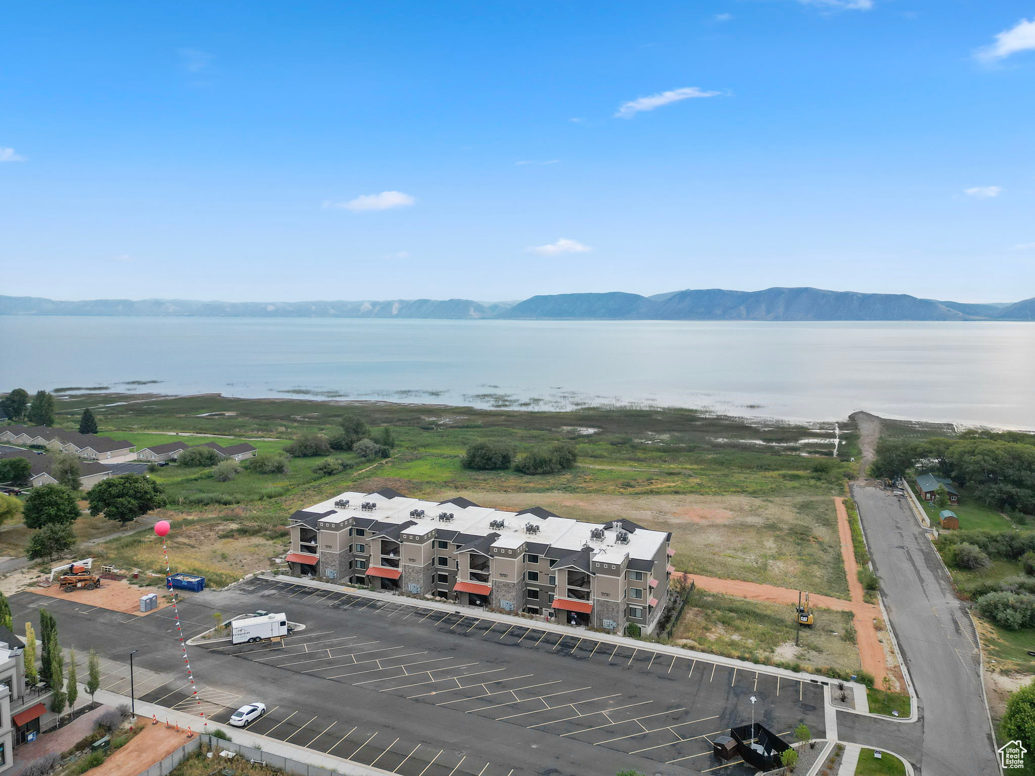 GARDEN CITY LAKE RESIDENCES - Residential