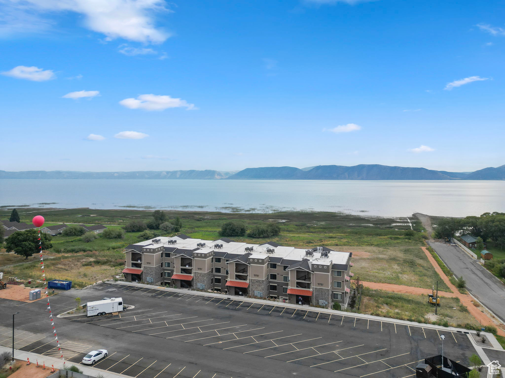 GARDEN CITY LAKE RESIDENCES - Residential