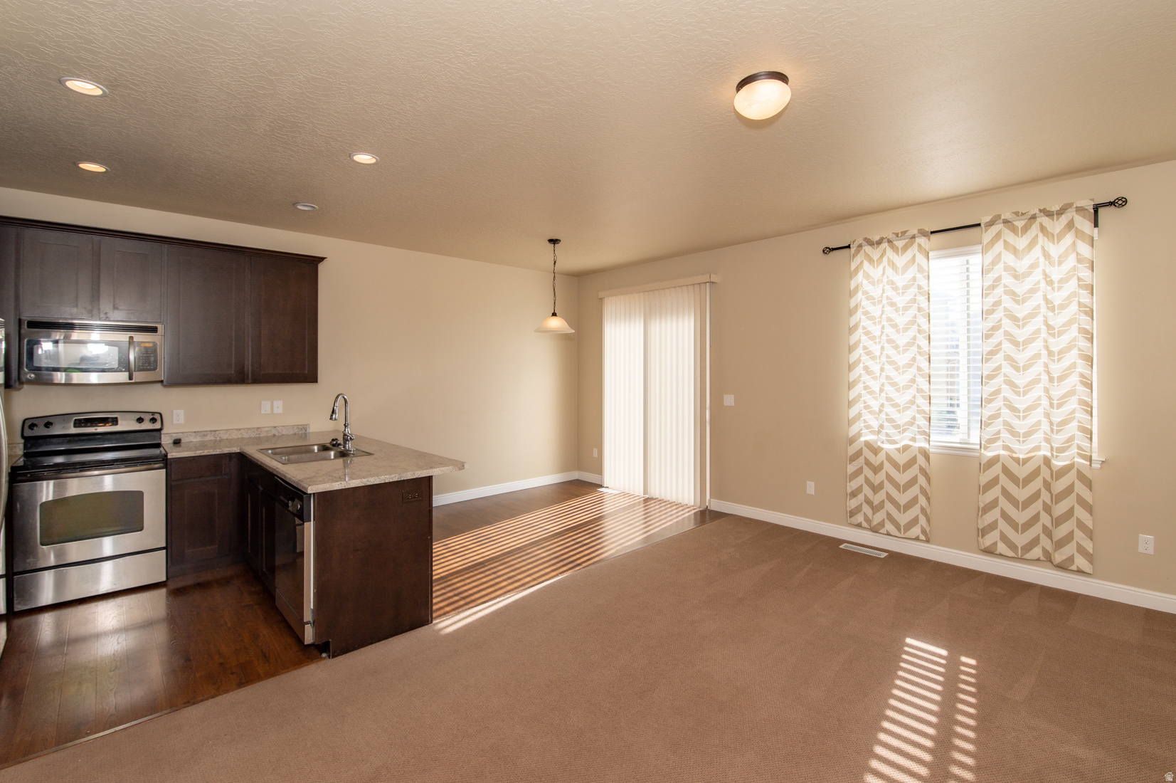 THANKSGIVING MEADOWS - Residential Lease