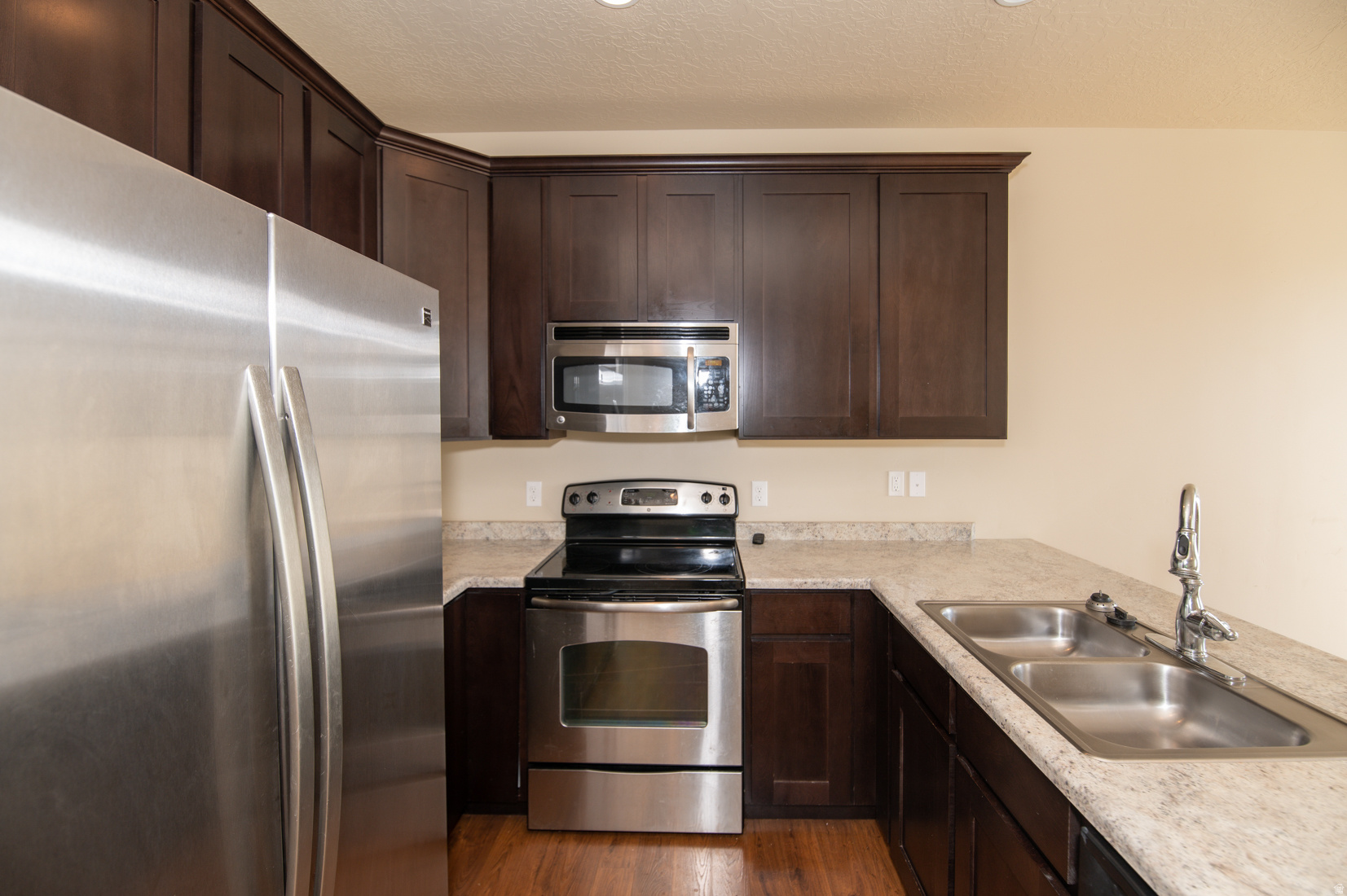 THANKSGIVING MEADOWS - Residential Lease