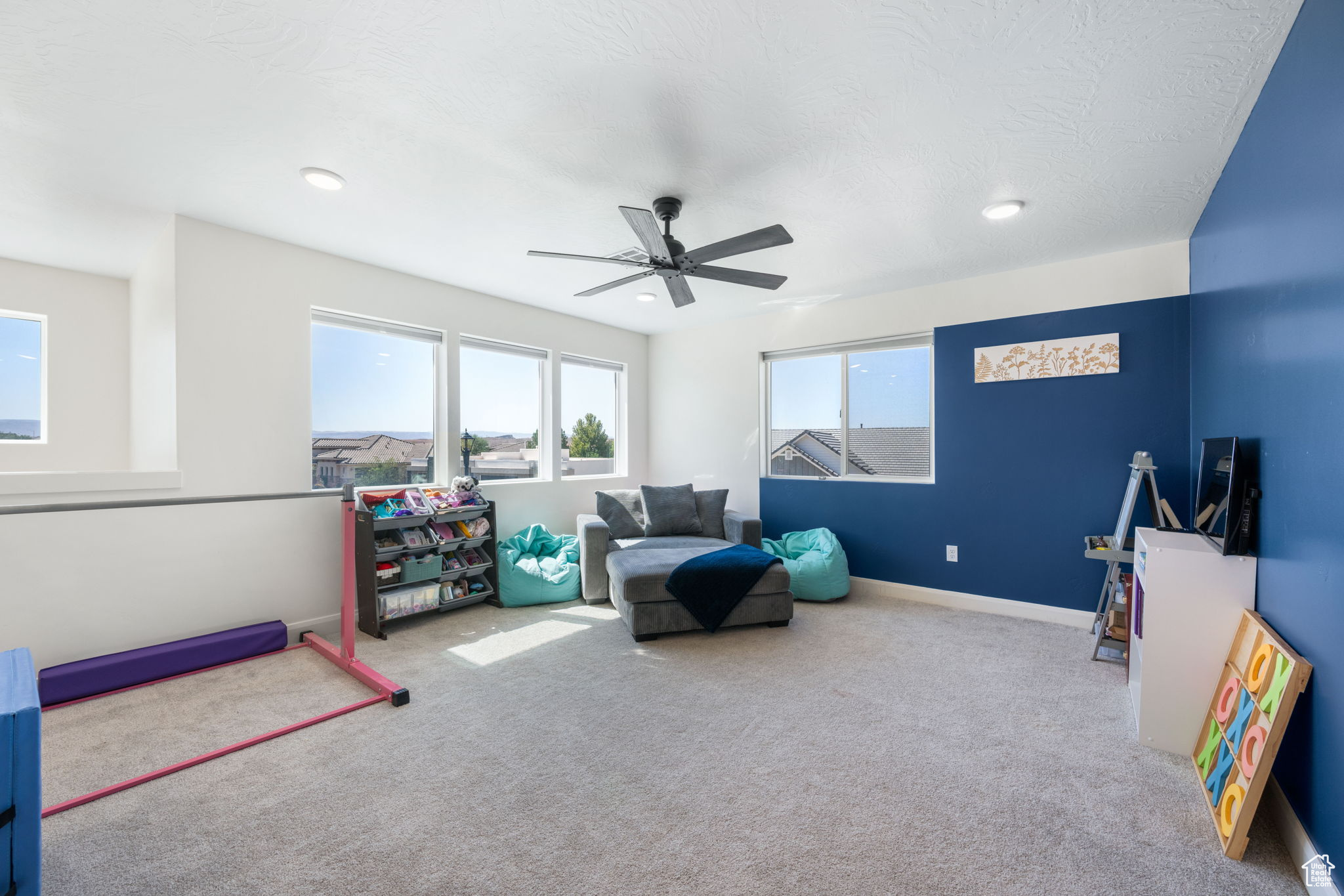 WARNER GATEWAY PH 3 - Residential