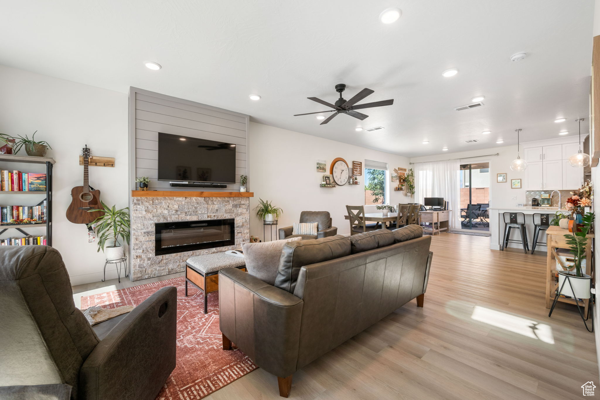 WARNER GATEWAY PH 3 - Residential