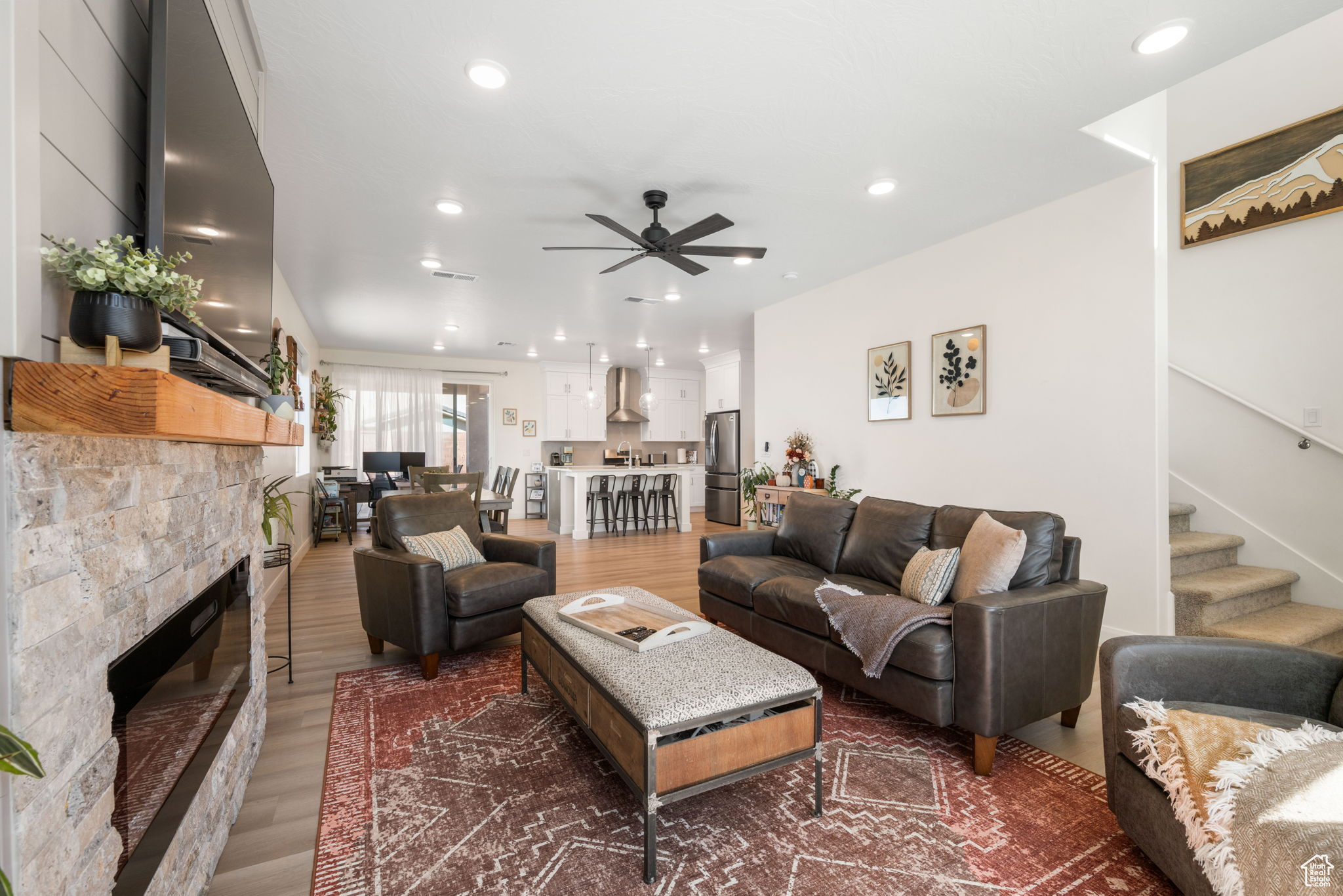 WARNER GATEWAY PH 3 - Residential