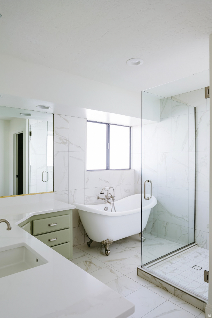 BLOOMINGTON COUNTRY CLUB - Residential