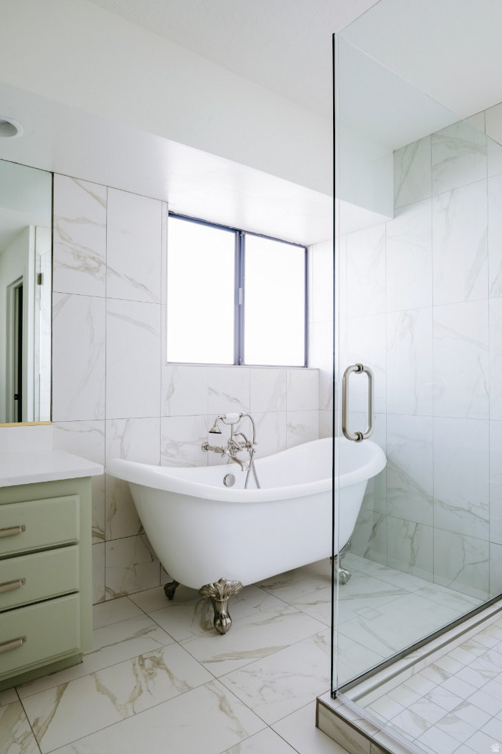 BLOOMINGTON COUNTRY CLUB - Residential