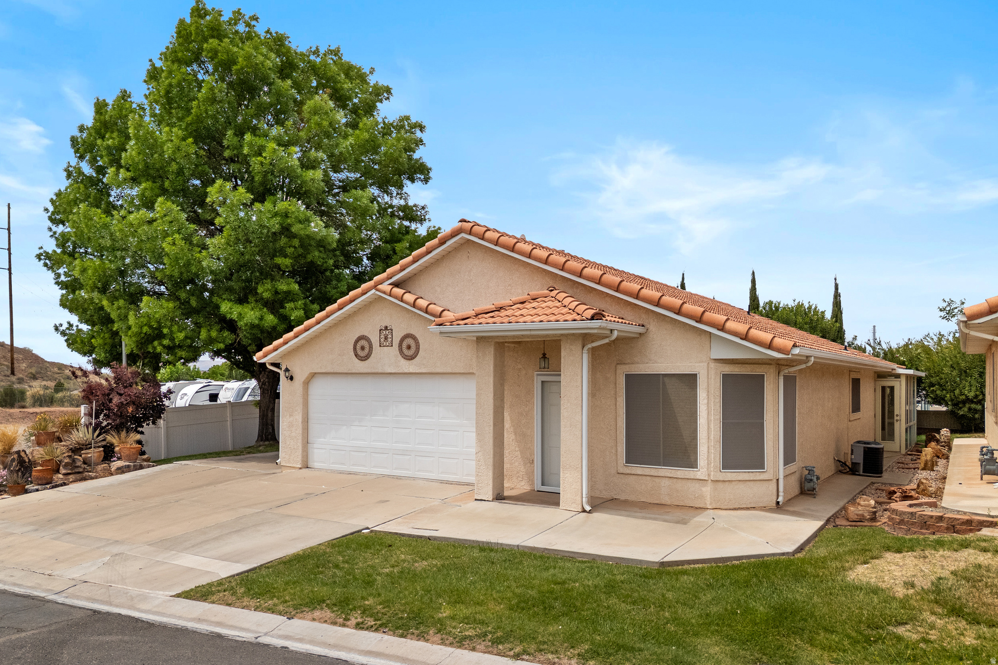 HORIZONS WEST 1 AMD - Residential